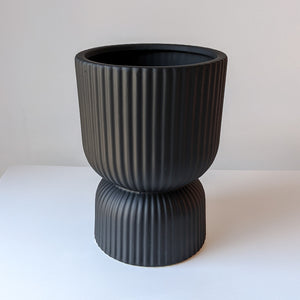 Pedestal Pot - Black
